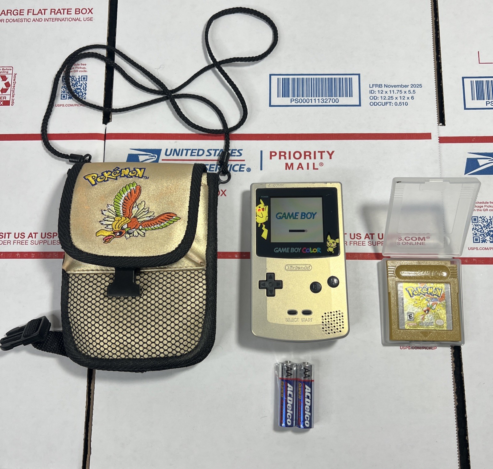Nintendo GameBoy Color Pokémon Special Edition Pikachu Pichu + Pokémon GOLD