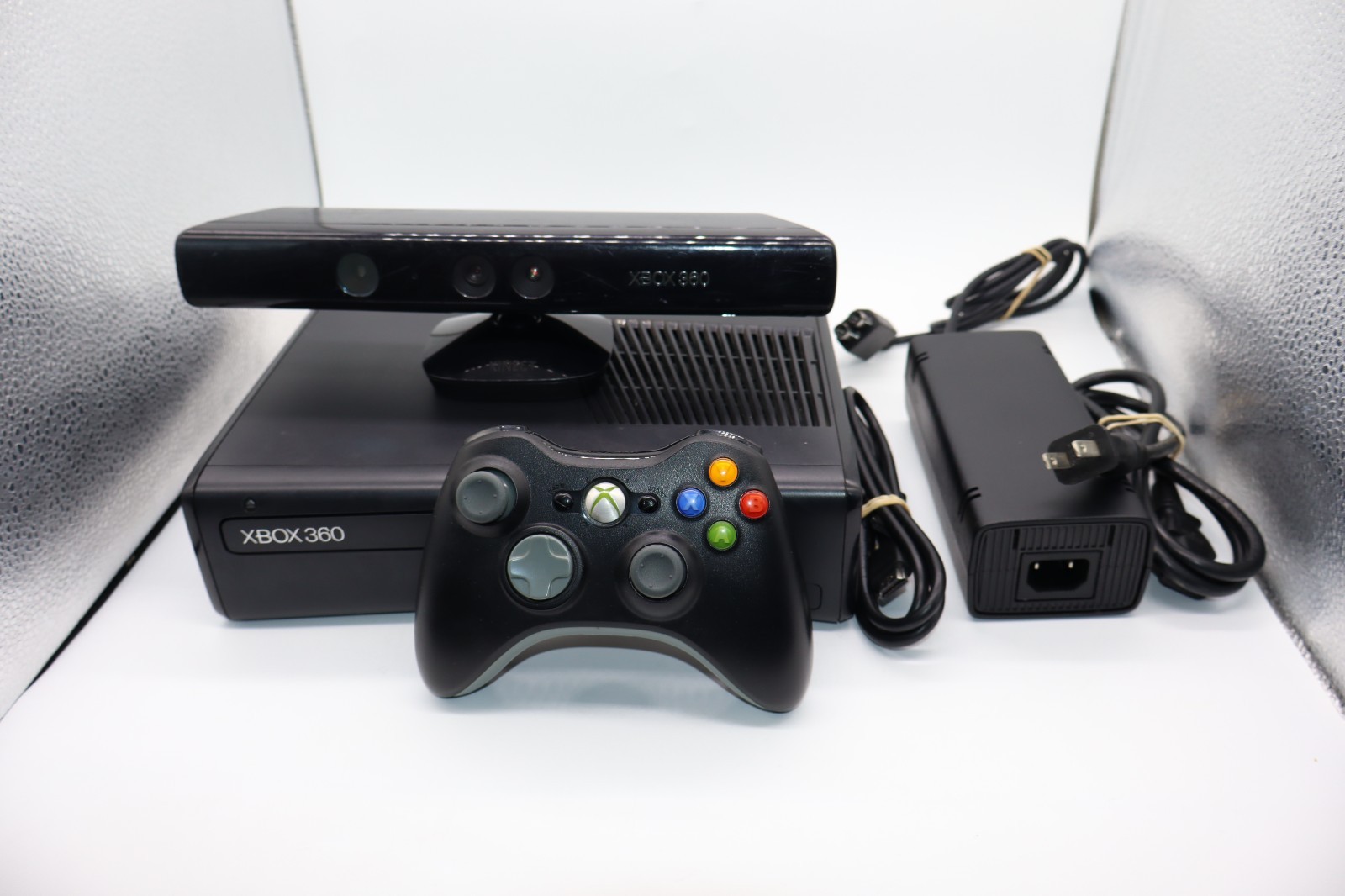Microsoft Xbox 360 S ( 320GB) Console with Kinect, Cables, and Controller