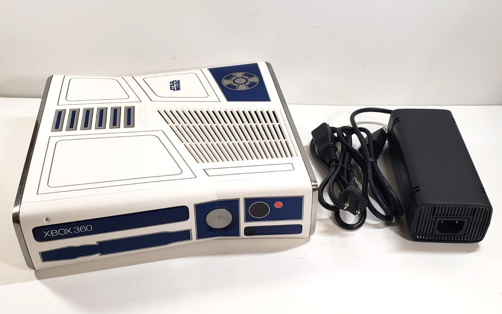 Microsoft Xbox 360 [1439] 320GB Star Wars Edition R2D2 Console with Power Cord