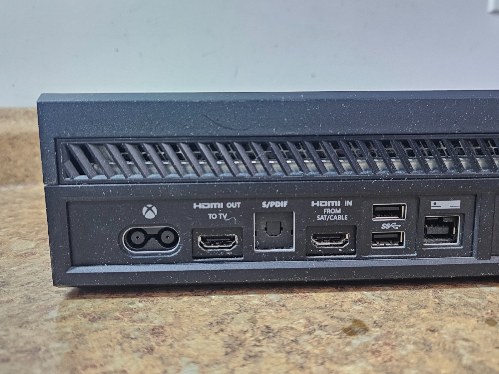 Microsoft Xbox One 500GB Original Video Game Console Model 1540 Pre-owned