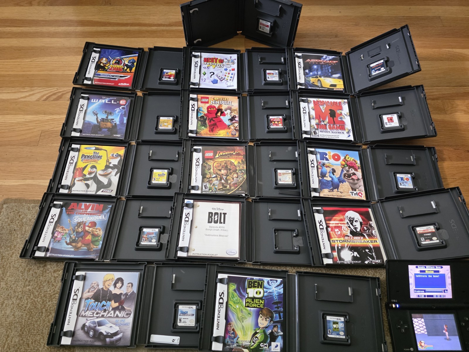 Nintendo DSi Console Bundle Black + 15 Games Charger Case Stylus Tested Working