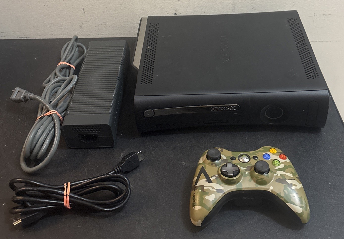 Microsoft Xbox 360 Elite 120GB Black Console OEM Camo Controller All Cords