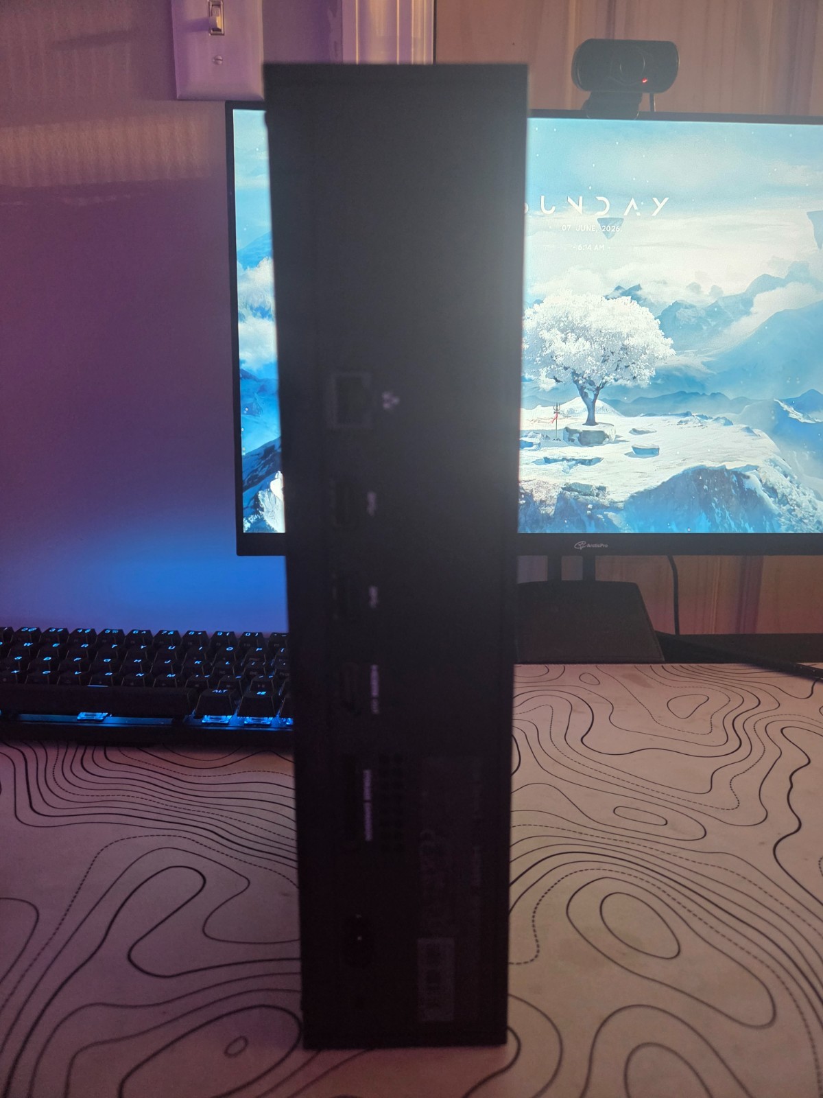 Xbox Series s black comes with hdmi cord and power cord and the gamesir 7ae cont