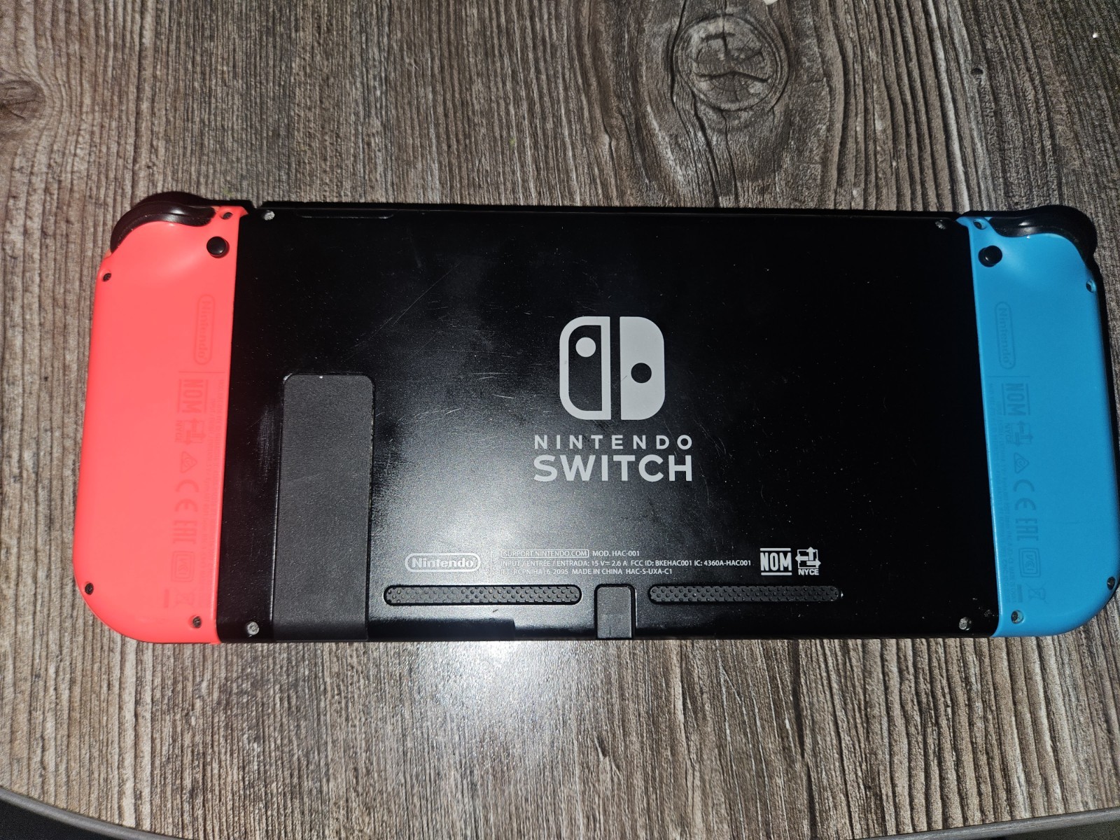 Nintendo Switch Console Neon Red/Blue Joy-Con 32GB 720p Bluetooth USB-C 2019