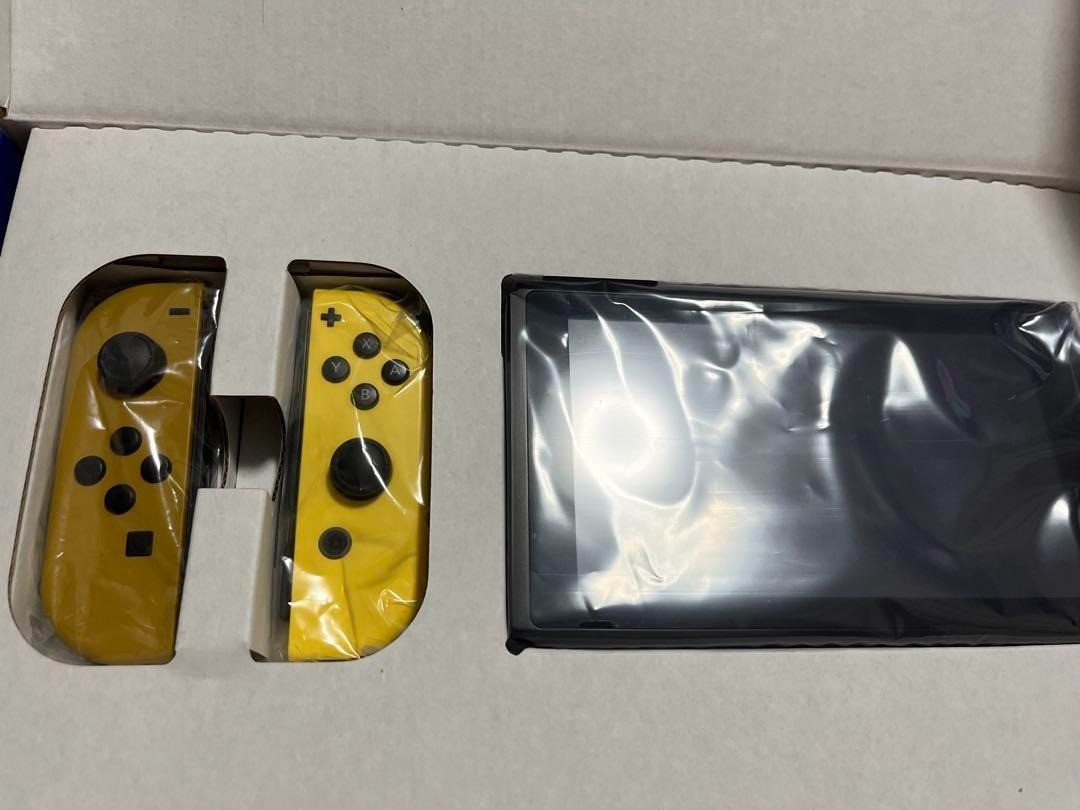 Nintendo Switch Pokemon Let’s Go Eevee Edition Console Ball Plus Pikachu Box