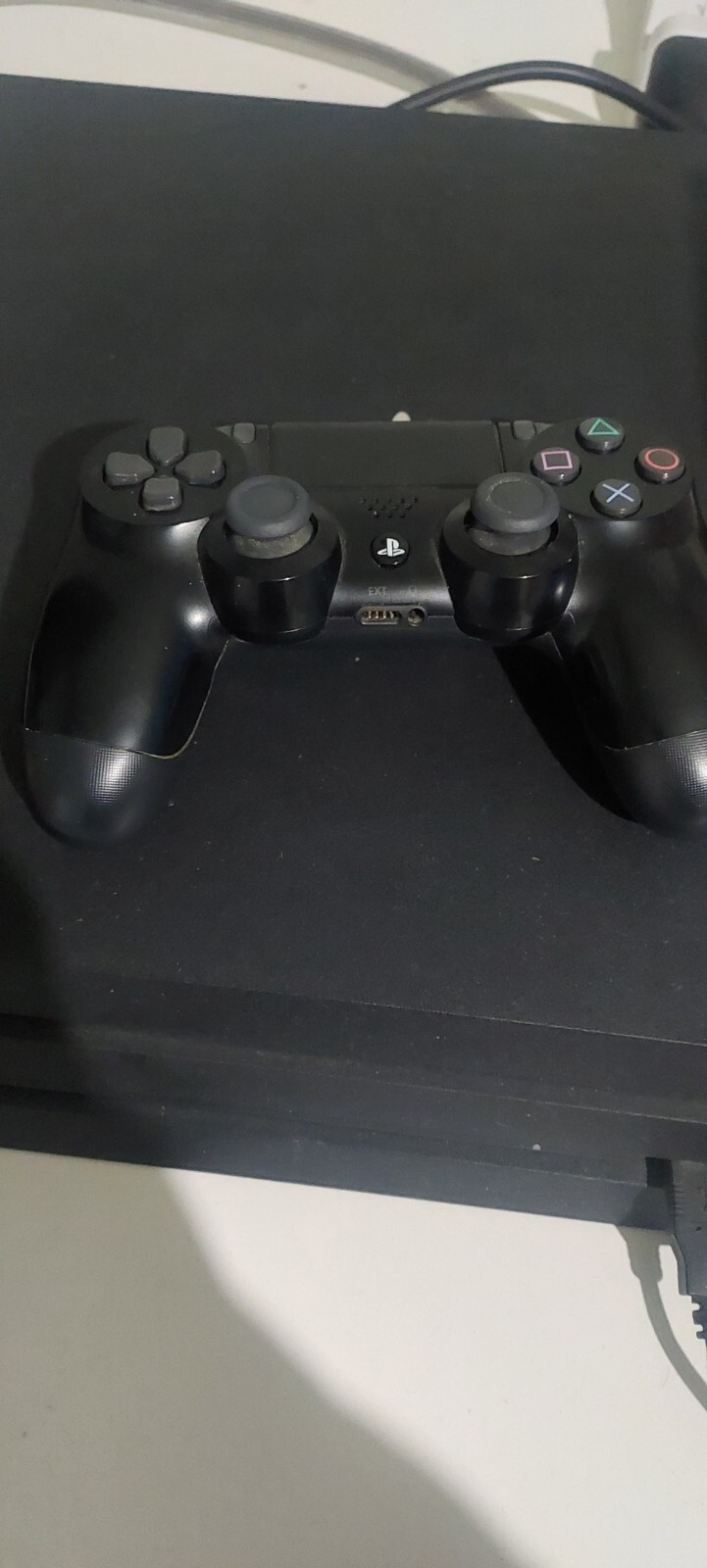 Sony PlayStation 4 Pro 1TB Console con Controller – Nera