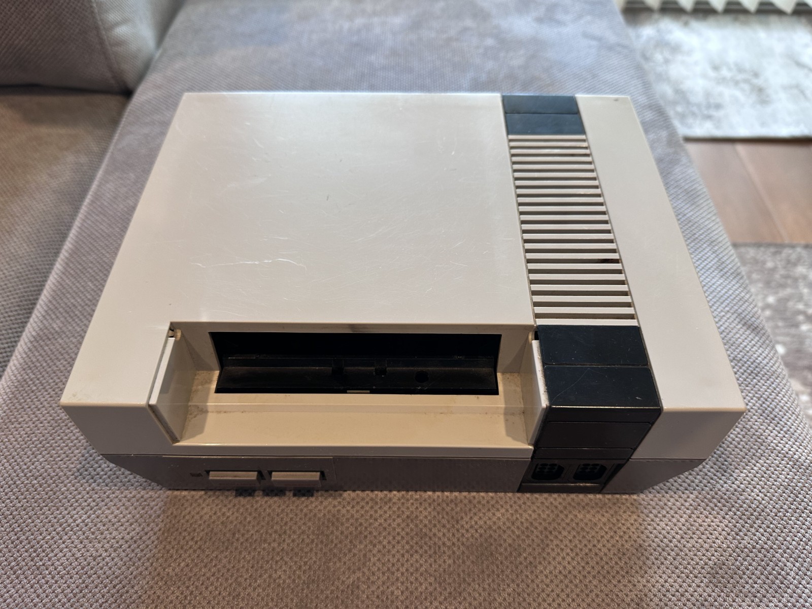 Nintendo Entertainment System NES Console – Gray (NES-001) Unknown/Parts