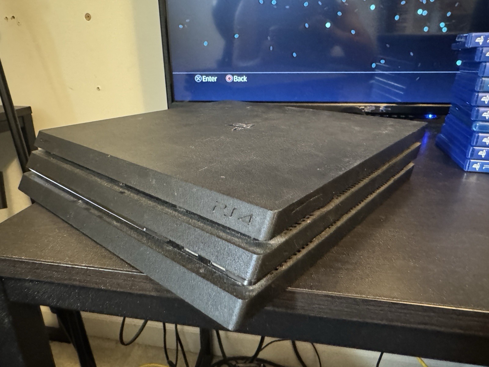 Sony PlayStation 4 Pro 1TB + 8 Games + Controller (Last Of Us, The Order 1886)