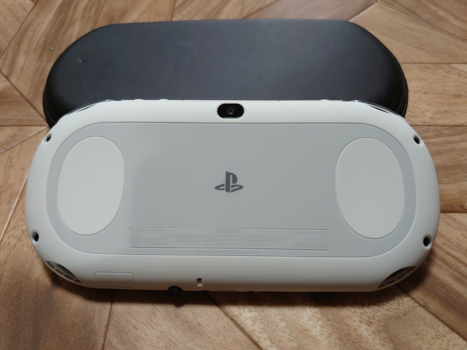 Playstation PS Vita Wi-Fi model PCH-2000ZA22 Glacier White + Pouch