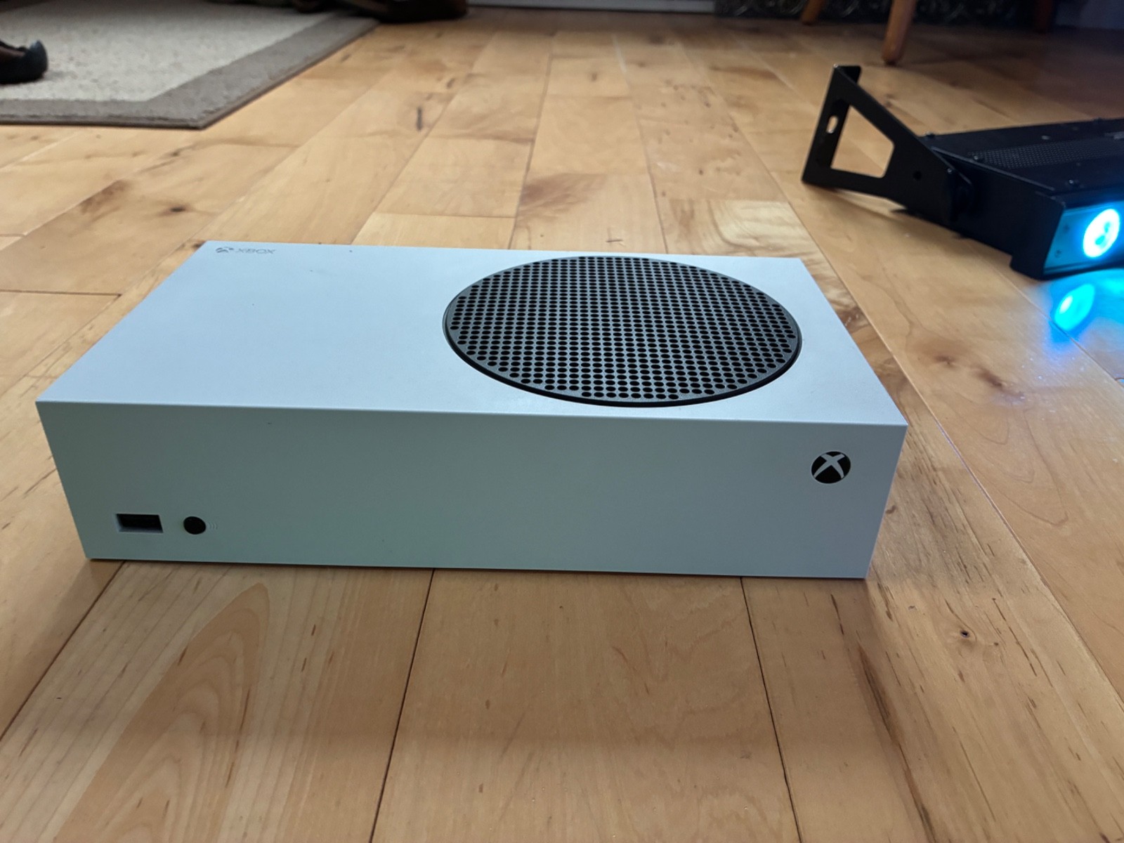 Xbox Series S 512GB White With 2 Wireless Controllers (stick drift) + All Cables