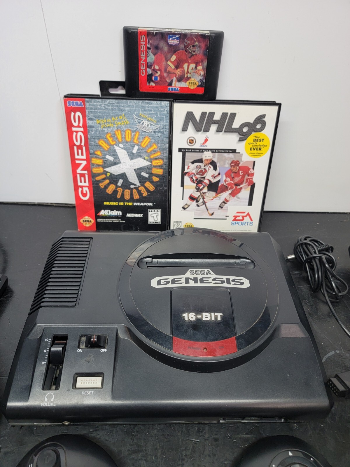 Original SEGA GENESIS Console MK-1601 System 2 Controller Games Rf Switch Bundle