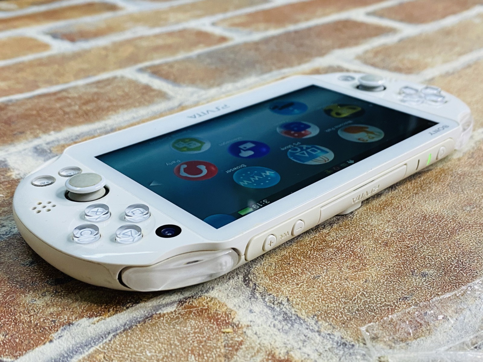 PS Vita Light Blue White PCH-2000 Sony Japan Mobile Case 16GB Charger Ex DDP