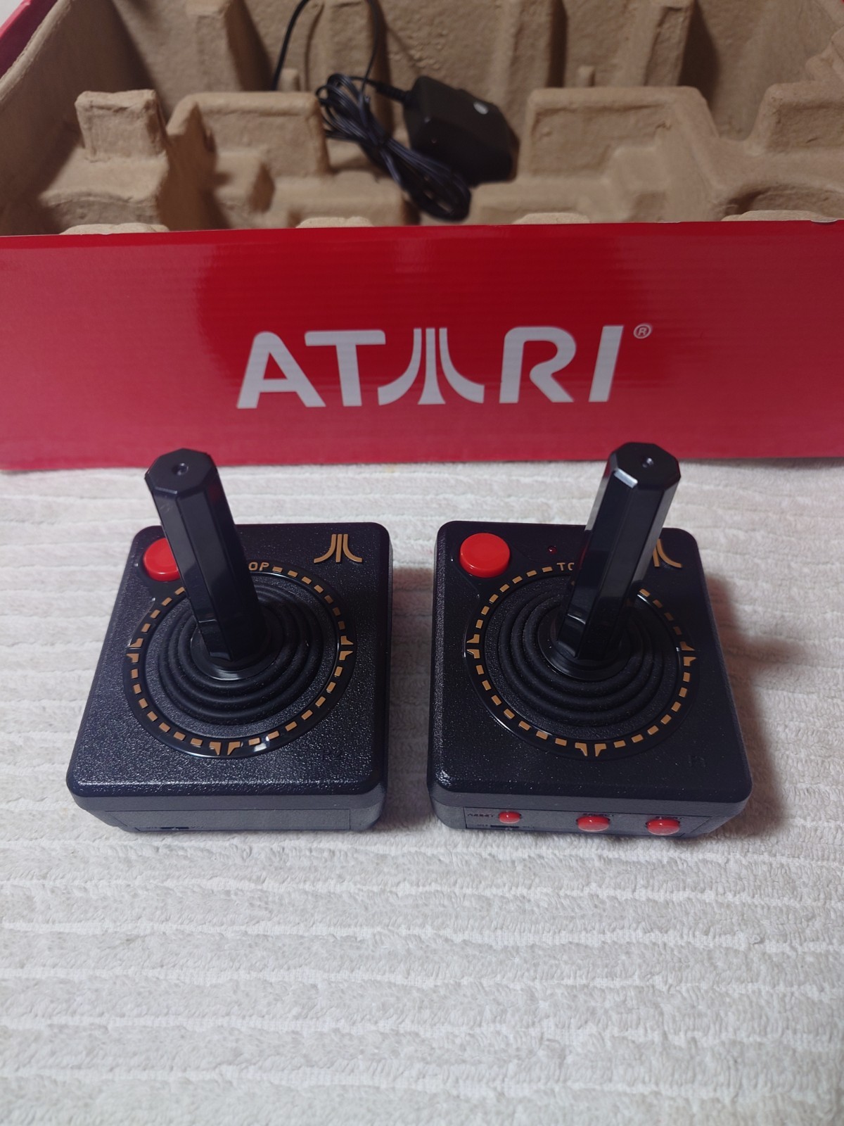 Atari Flashback 6 Classic Game Console 100 Built-In Games with Wireless Controls