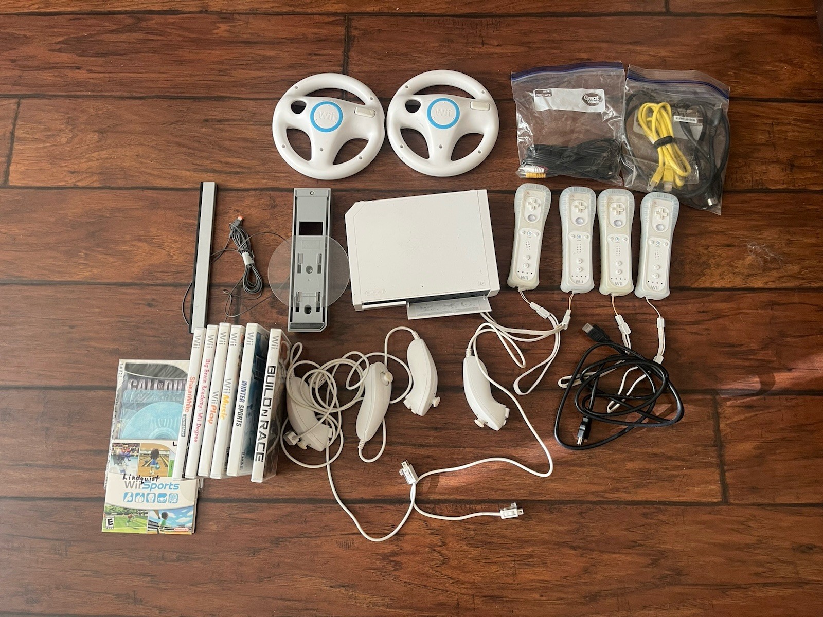Nintendo Wii Game Console + 4 Remotes, 2 Wheels, & 8 Games (6 W/Box) Works-2006
