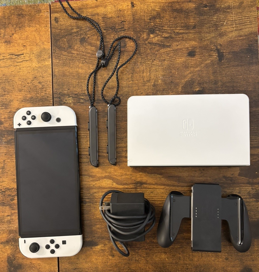 Nintendo Switch OLED HEG-001 Handheld Console 64GB White