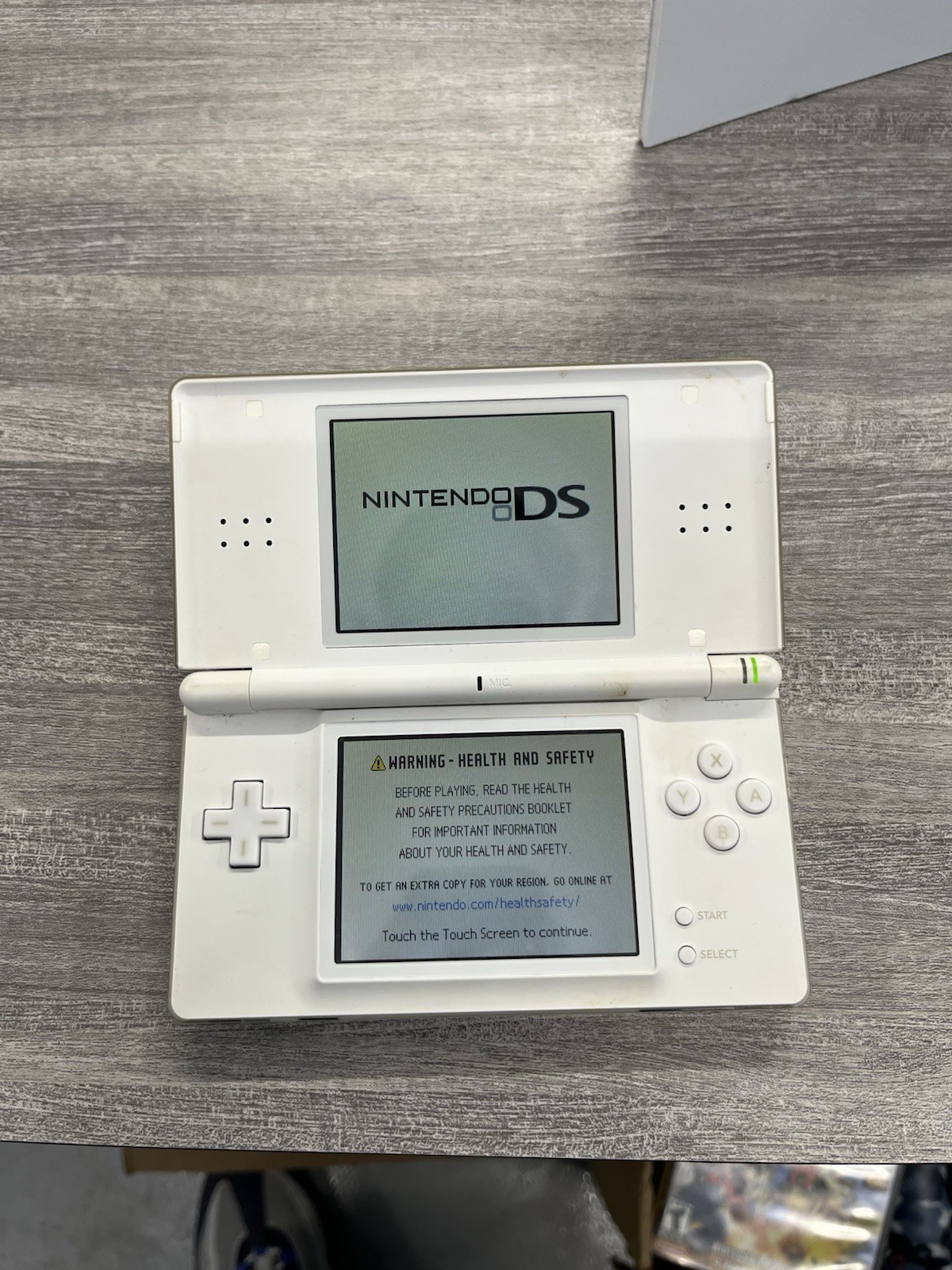 Nintendo DS Lite Silver(yellowed case)