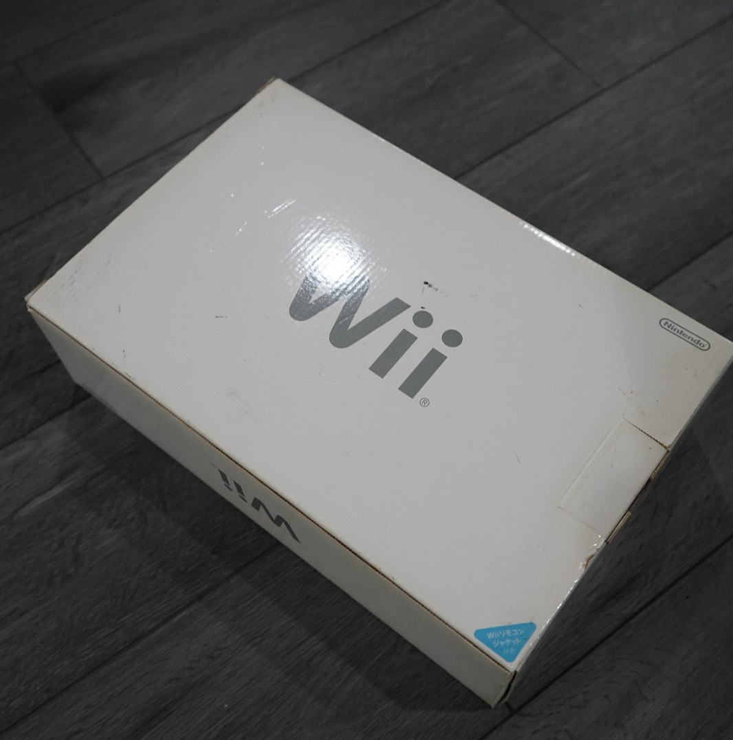 Nintendo Wii RVL-S-WD(JPN) Console In Box Complete W/ Extras