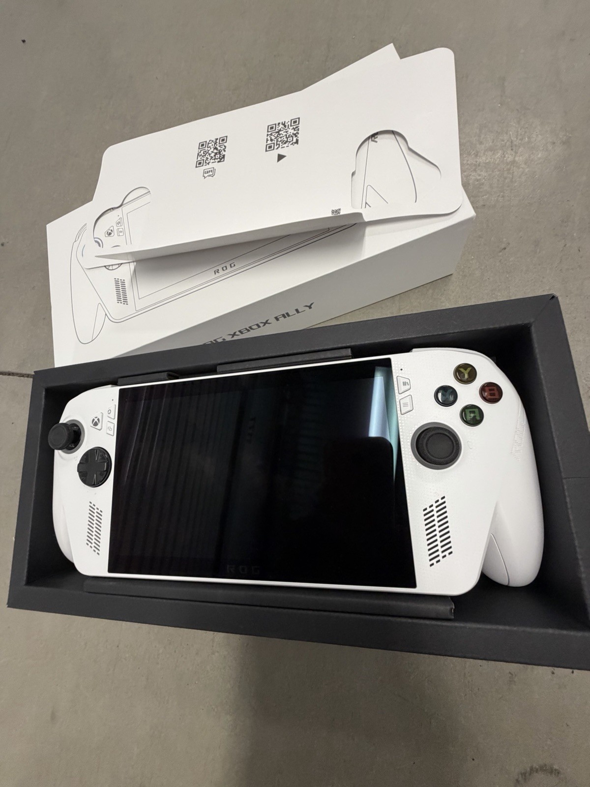 BARELY USED Asus ROG Xbox Ally Handheld Console White 512GB – Excellent!!