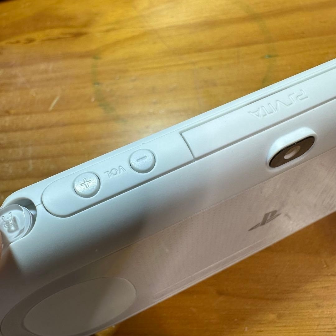 PSVita 2000 Console Glacier White 6254 From Japan