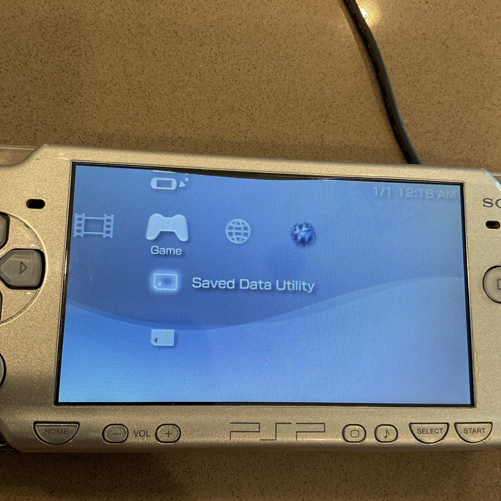 Sony PSP 2000 Silver System BROKEN PARTS ONLY Console Only