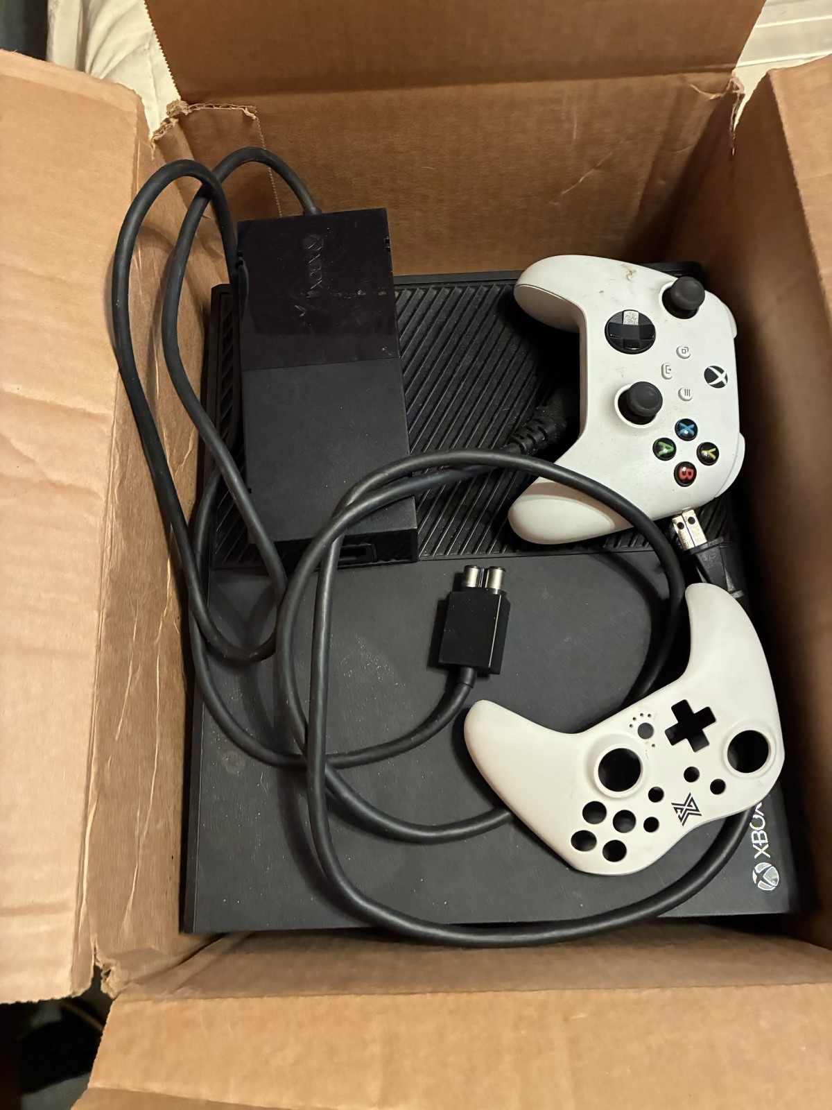 Microsoft Xbox One 500GB Console – Black, With White New-Gen Xbox Controller.