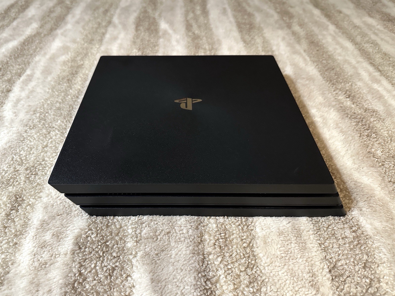 Low Firmware PlayStation 4 Pro 1TB PS4 Pro Complete With Cables & Controller