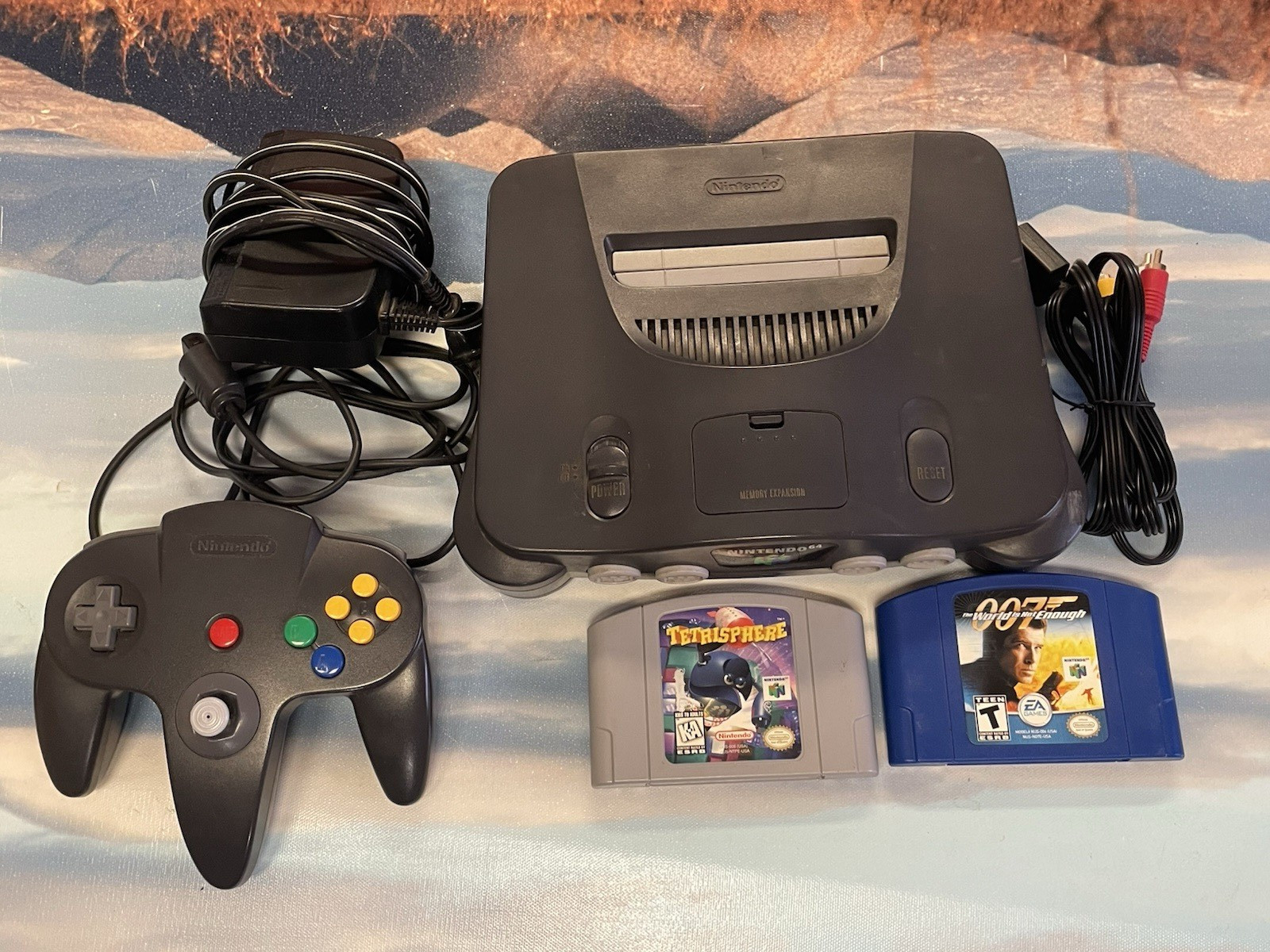 N64 Nintendo 64 Console With 2 Games. 007 The World is Not Enough Tetrisphere