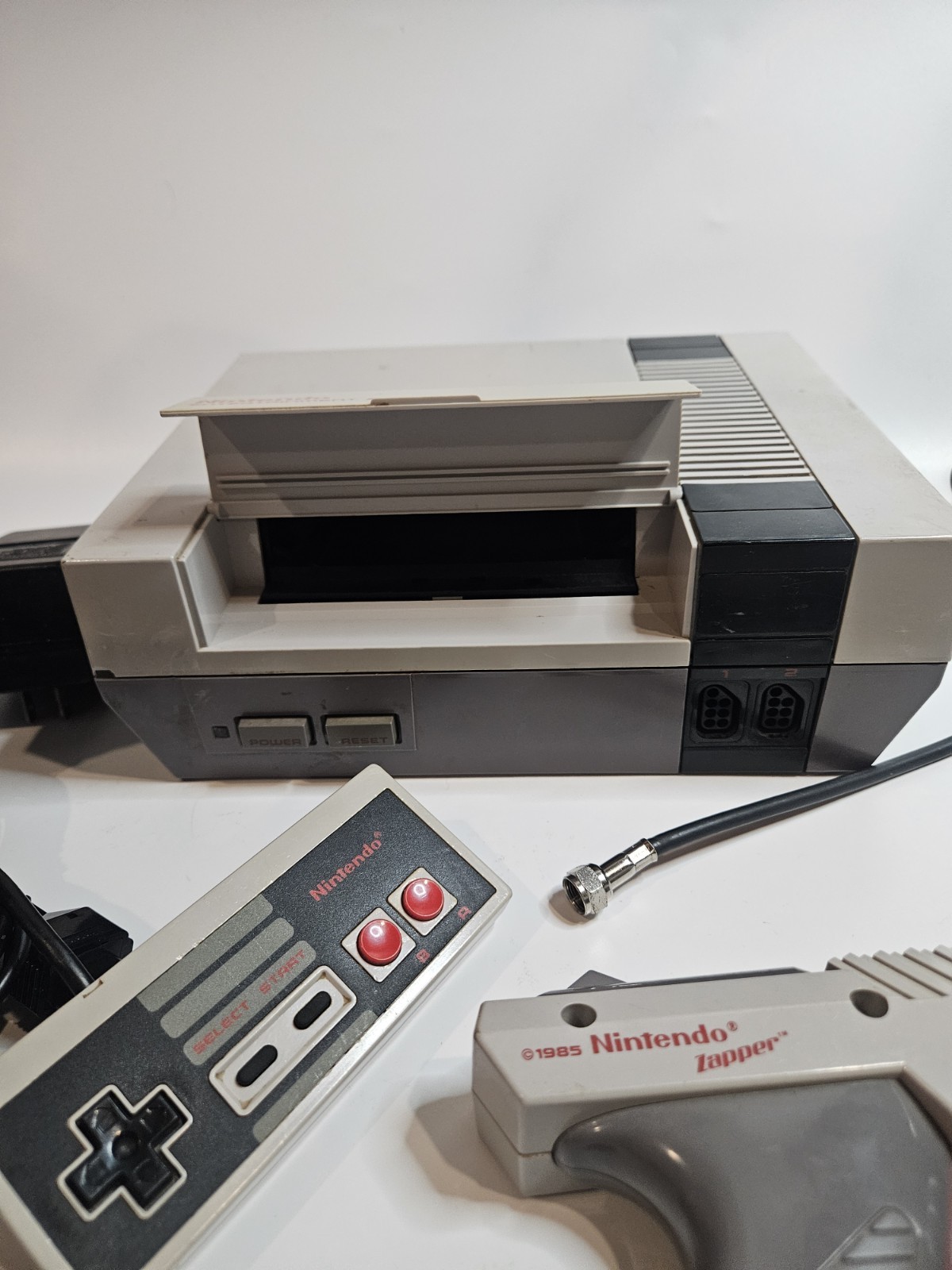 Nintendo NES Console Original Bundle 9 Games Mario/Duck Hunt/Track TESTED