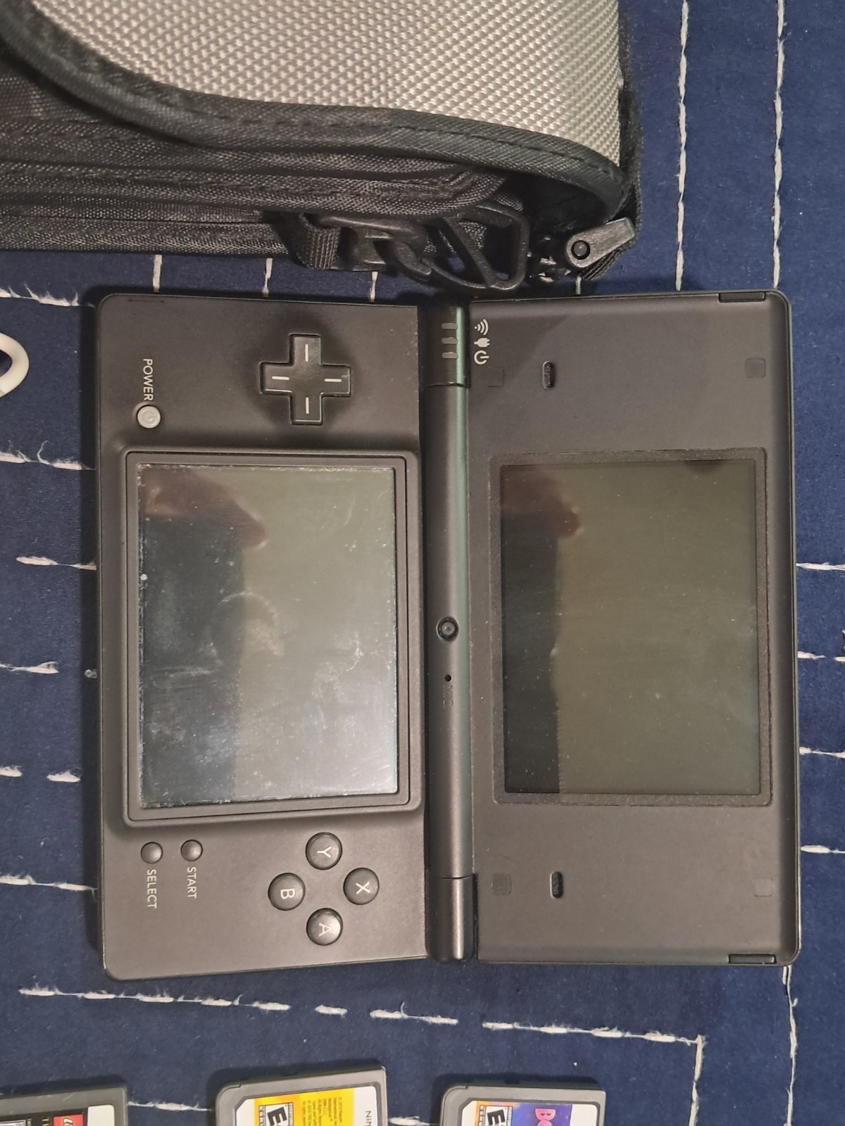 Nintendo DSi Black + 18 DS Games Bundle Mario LEGO Star Wars Charger Case Stylus