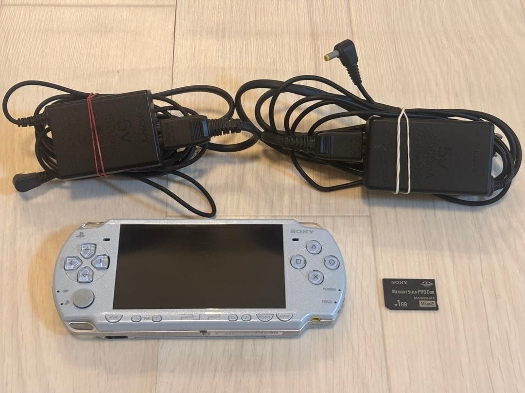 Sony PlayStation Portable PSP 2000 Console Felicia Blue w/Memory Stick USED