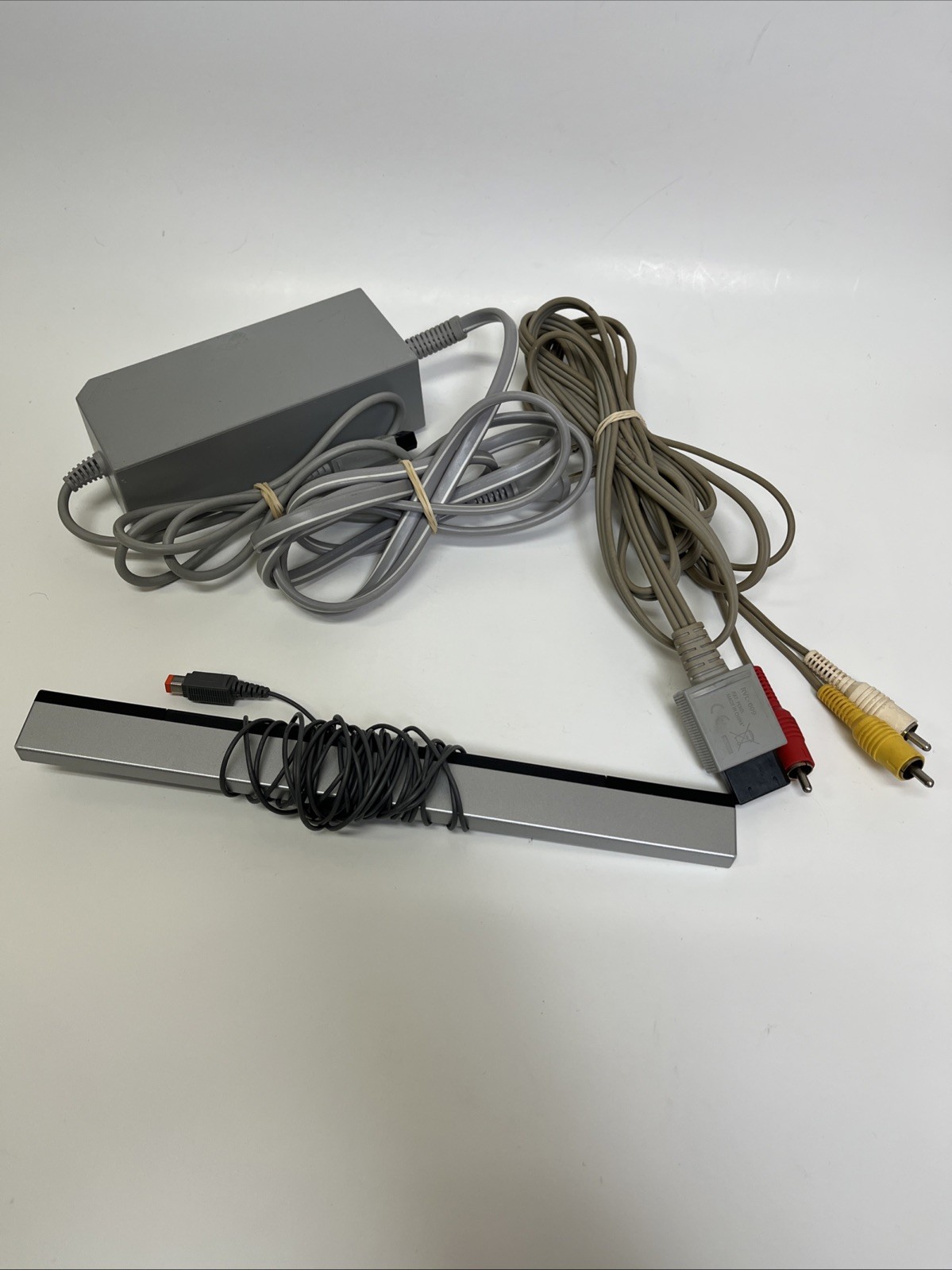 Nintendo Wii Console With Wiimote Controller, Nunchuck & Cords – Tested