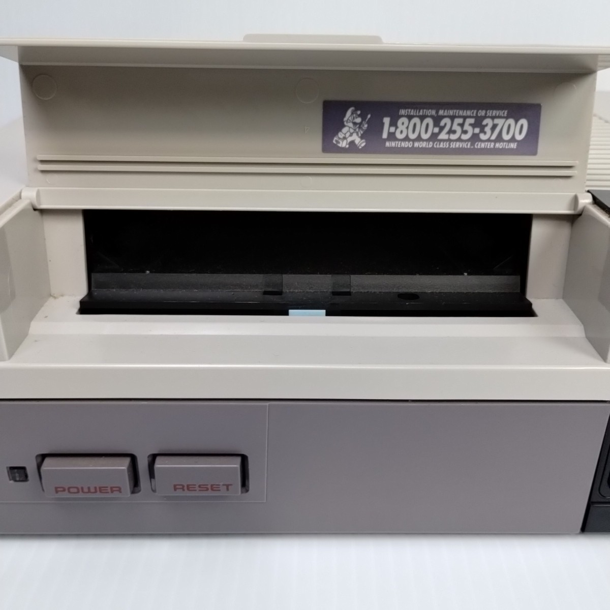 VTG 1985 Nintendo NES-001 Console Controller W Hogan’s Alley Bundle Game Zapper