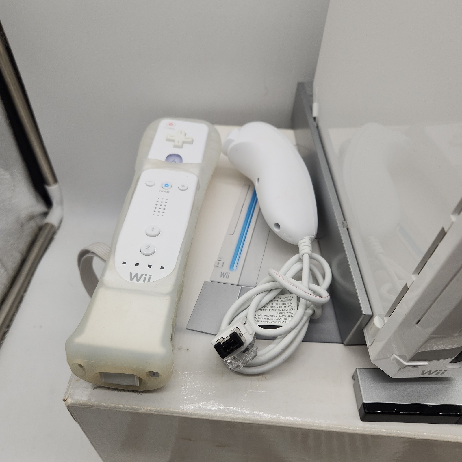 Nintendo Wii White Console (RVL -001) Bundle CIB Complete Tested…. W1