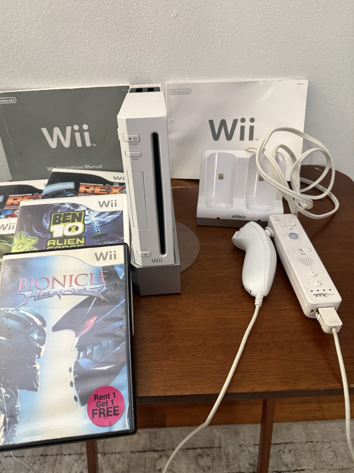 Nintendo Wii RVL-001 GameCube Compatible Console Wii Bundle With 6 Games Tested