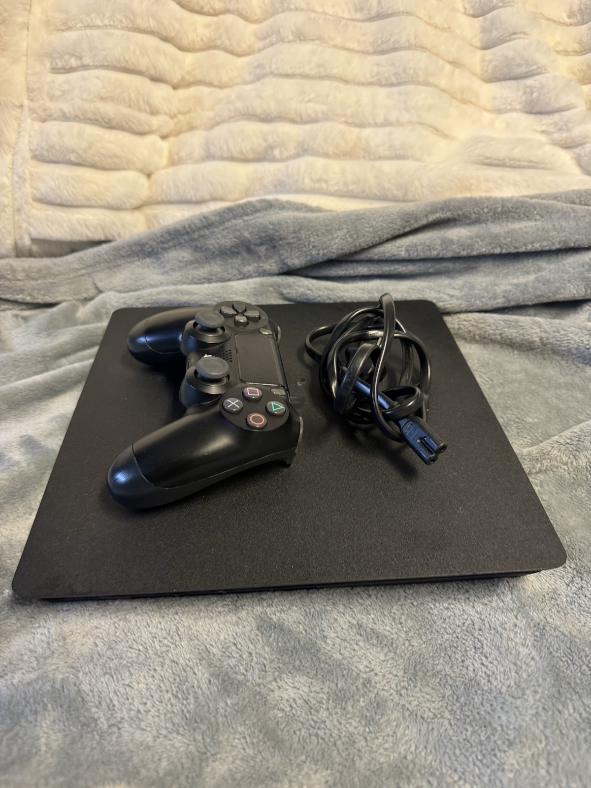 PlayStation 4 Slim PS4 With Wireless Controller HDMI CORD And Power Cord