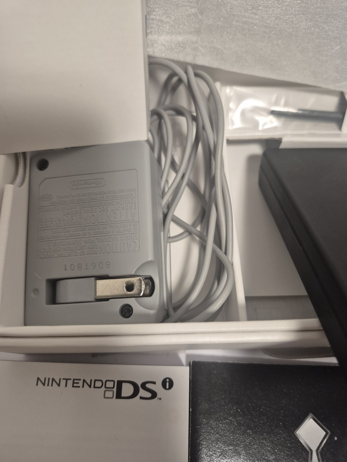 VTG Nintendo DSi Modle# TW4007700. Matte Black. 5 Games W/ Manuals + Inserts….