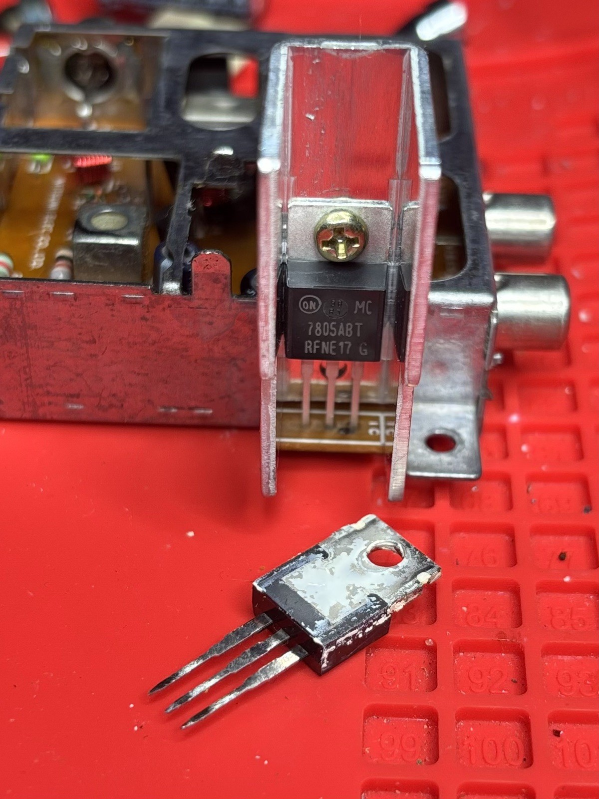 NES Console – Recapped, New VR, Lock-Out disabled, OEM 72-Pin, Bridge Rectifier