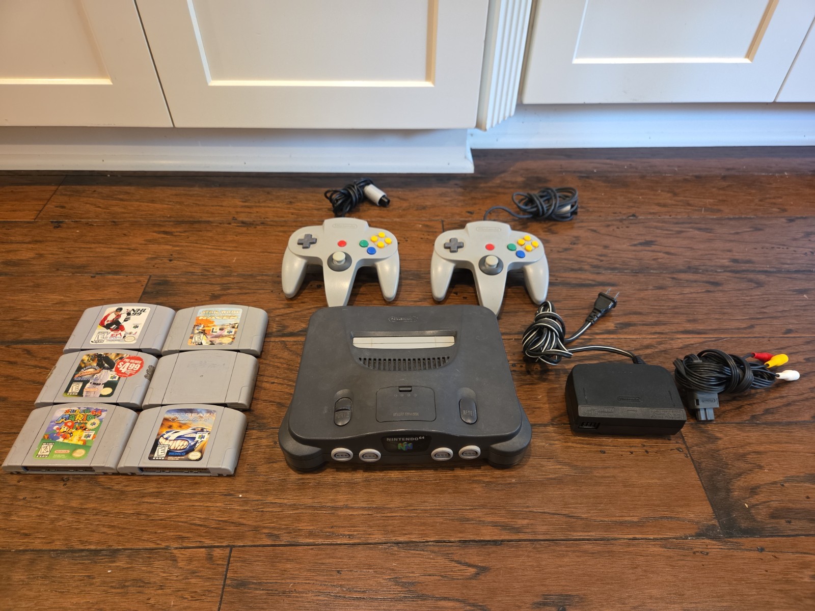 Nintendo 64 N64 Console + 6 Games & 2 Controllers Mario, Star Wars, 007 Goldeney