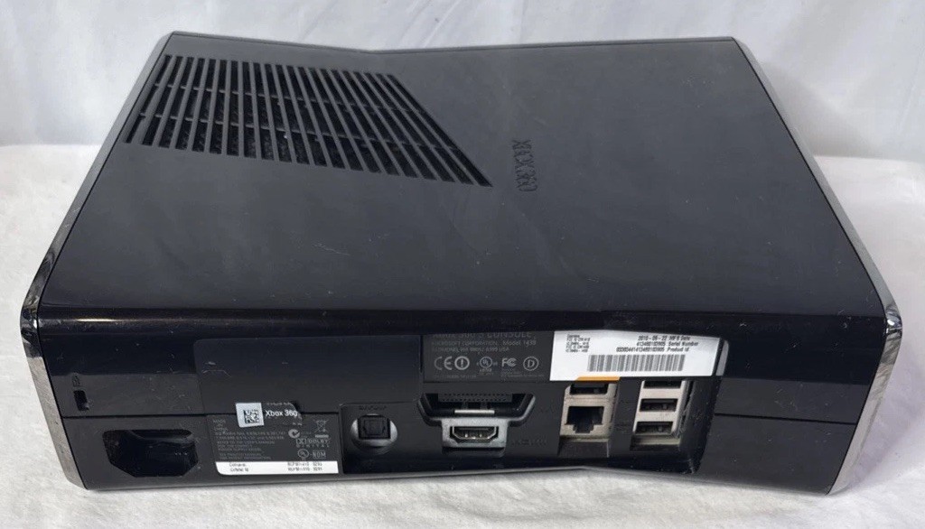 Microsoft Xbox 360 Slim 250GB Holiday Console Bundle – Complete With Box