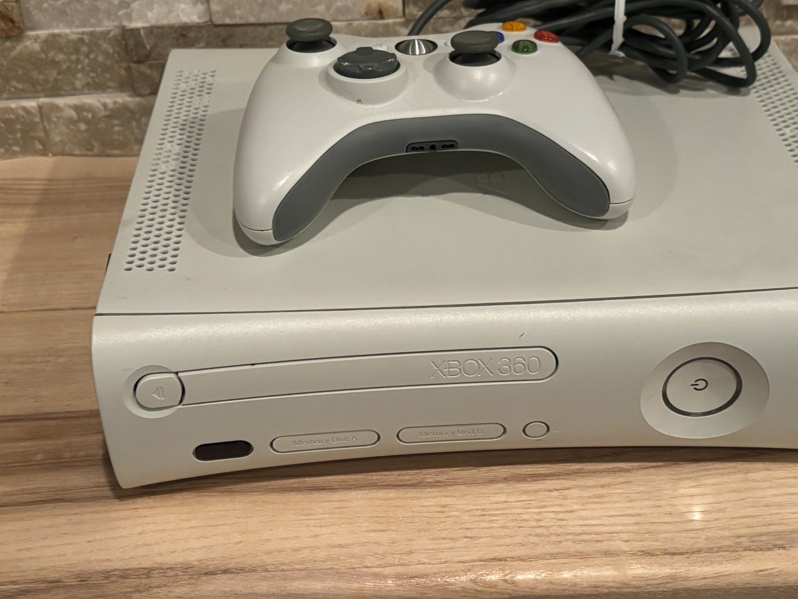 XBOX 360 WHITE CONSOLE ONLY Works + 1 Controller Untested Parts Repair Only