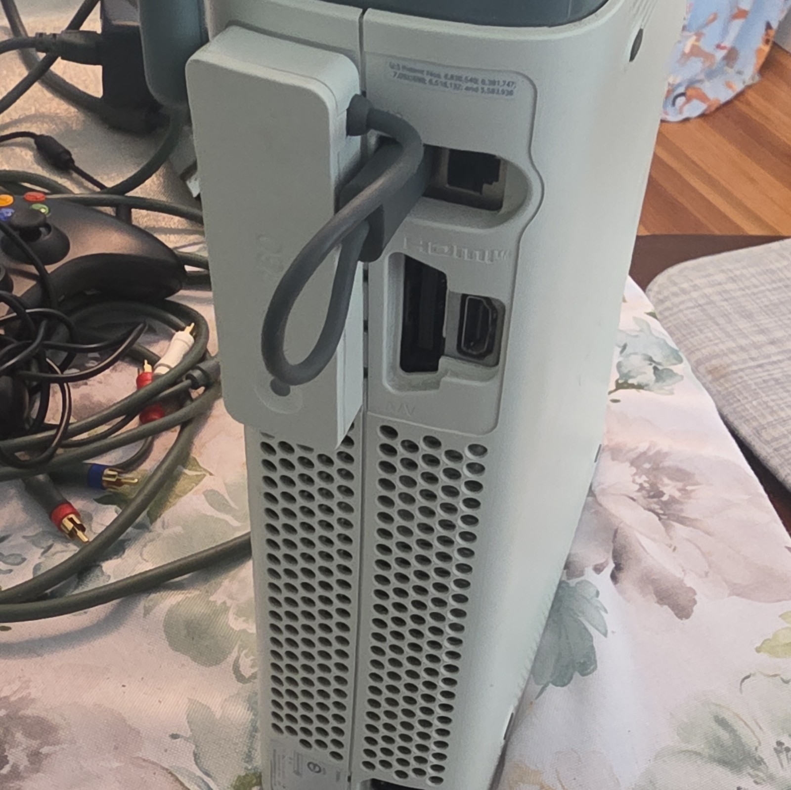 Microsoft Xbox 360 Home Console 60GB White/Gray HDMI w/ 2 Controllers, AV Cable