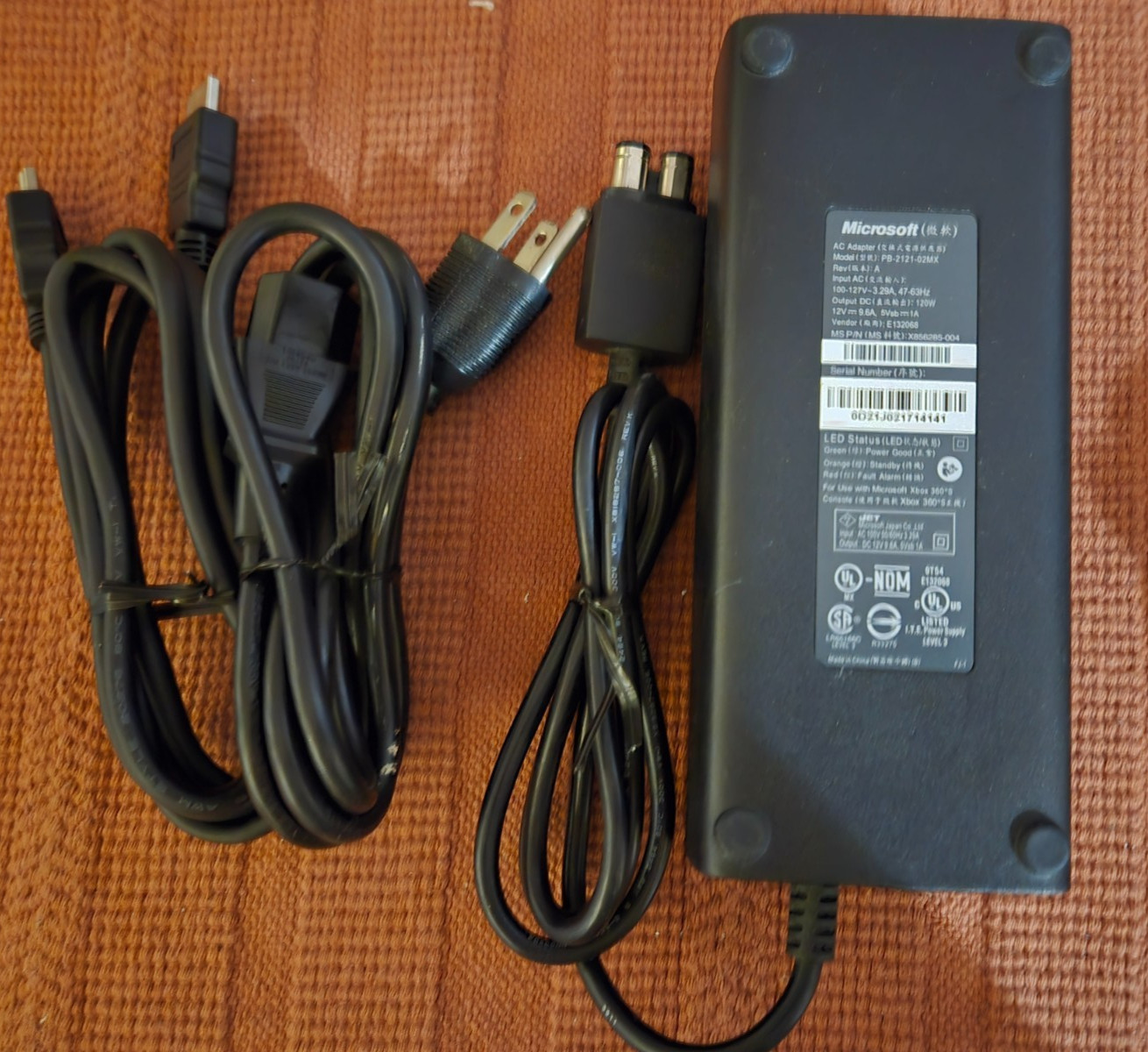 Microsoft Xbox 360 S Gaming Console + OEM Controller + Cables -Fully TESTED-