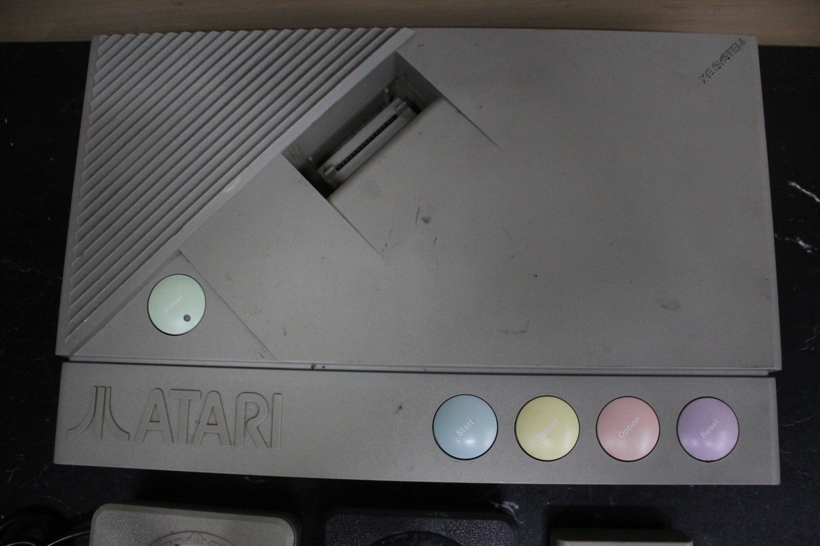 Atari XE System Gaming Console W/ 2 Joysticks & Mari Bros Cartridge/Vintage