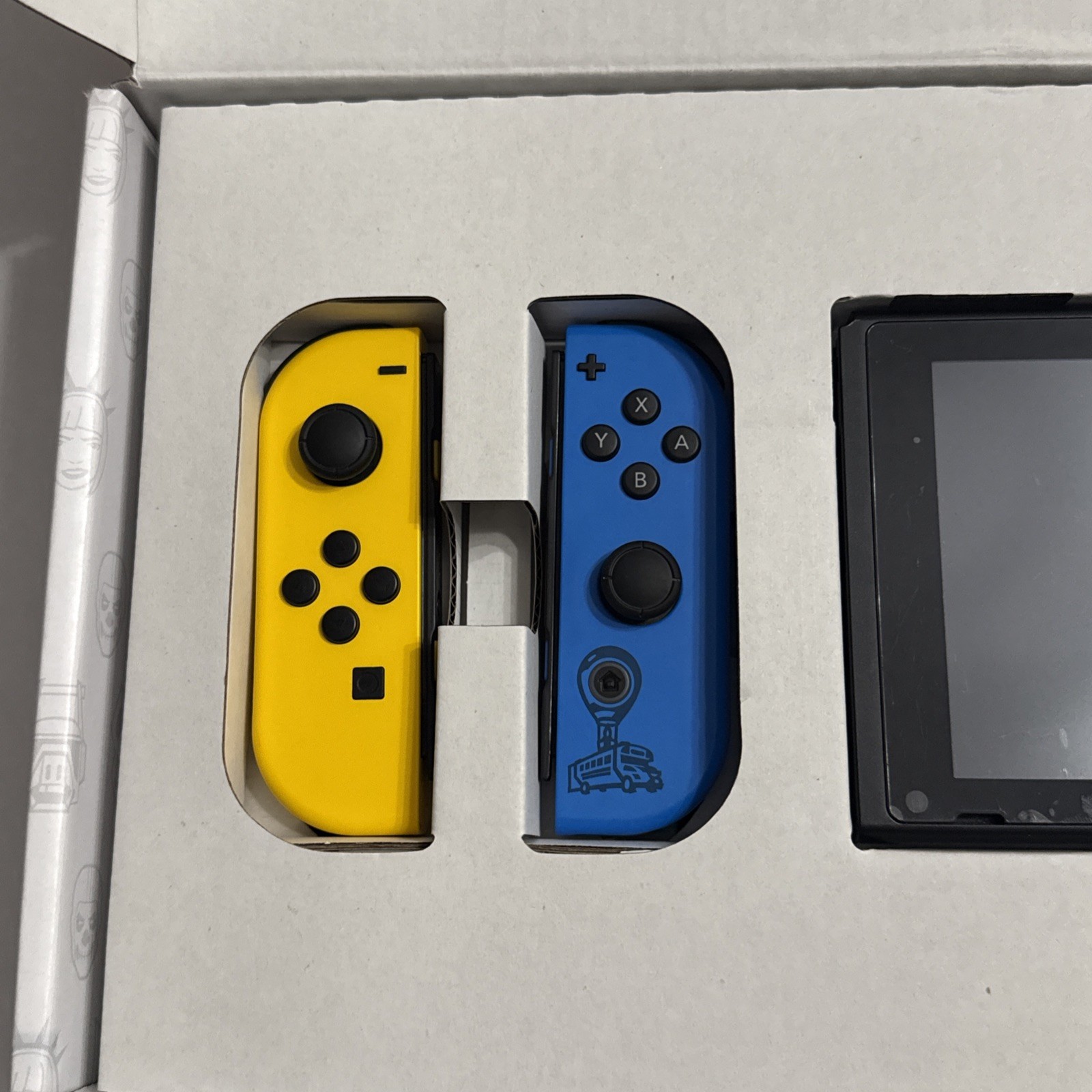 Nintendo Switch Fortnite Wildcat Bundle Edition System 32GB & Box (2020) No Code