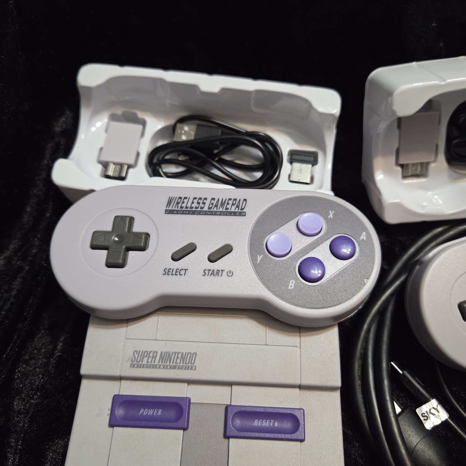 Super Nintendo SNES Mini Classic Console CLV-201 Cables 2- Cordless Controllers