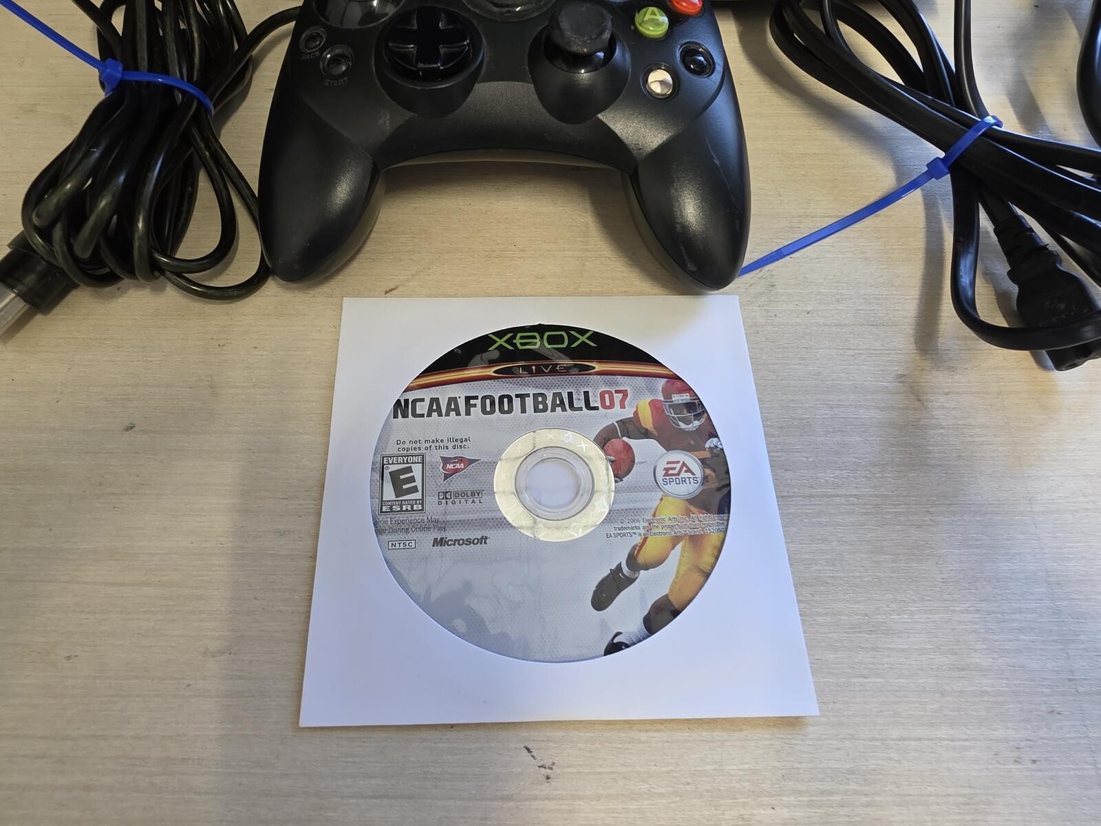 Microsoft Xbox Console with 1 controller and NCAA Football 2007 & DVD playback