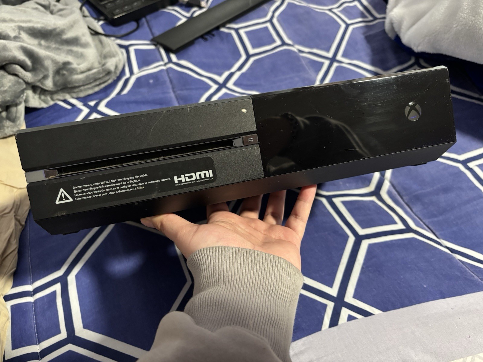 Xbox One Original With Kinect and All Cables – No Controller – Still Works