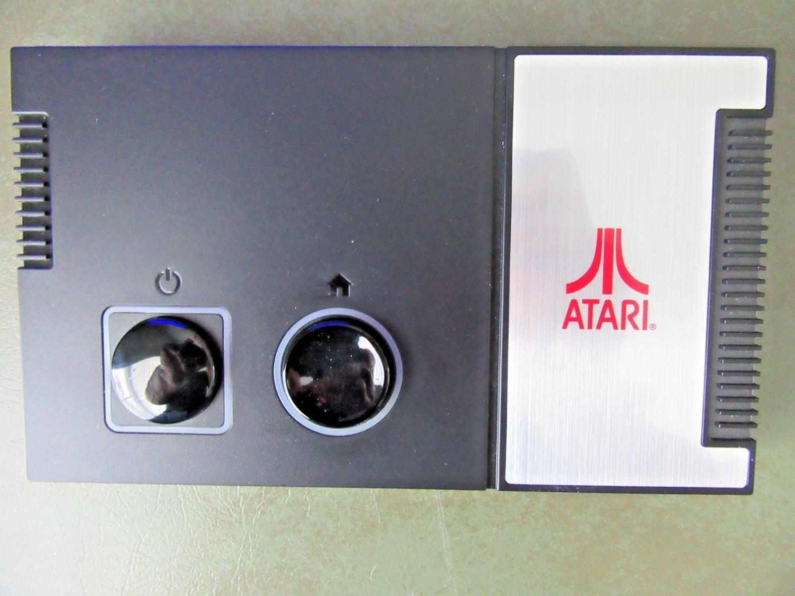 (8$13) Atari Gamestation Pro with 2 Joysticks and 200 Games in Box; TESTED