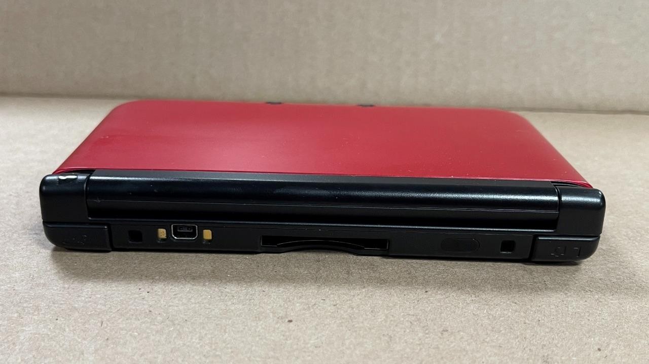NINTENDO 3DS XL RED & BLACK HANDHELD CONSOLE- USED.