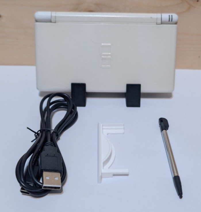 Nintendo DS Lite White Handheld USG-001 W/Charger *Tested* Dead Left Speaker